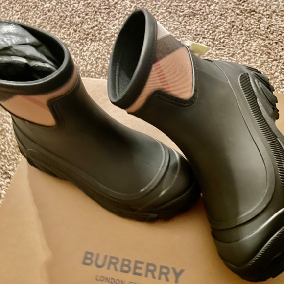 BURBERRY RAIN BOOTS - Picture 4 of 4